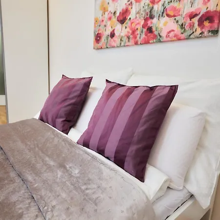 Center/ Location / Chic Modern Appartement